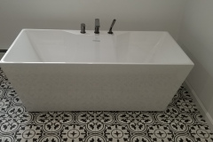 Modern free standing tub